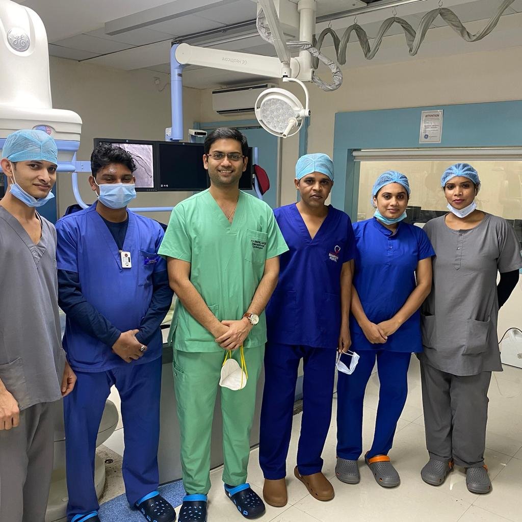 Dr. Swapnil Garde and cath lab staff pose together in a state-of-the-art cardiovascular intervention facility in Bhopal, representing leadership and professionalism in heart care.

